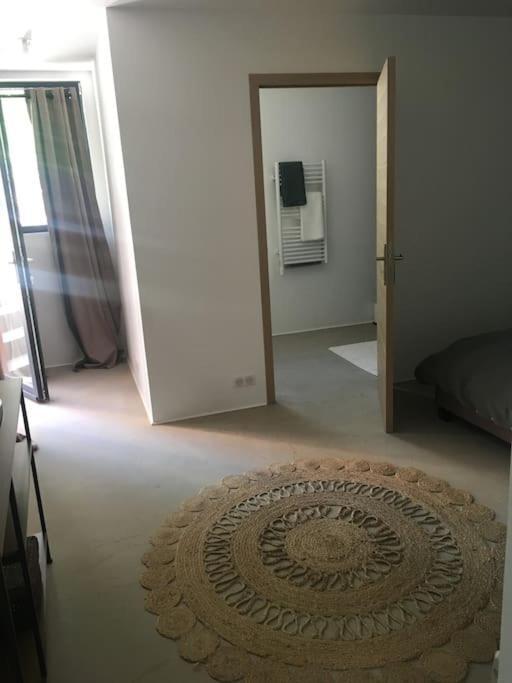 Chambre Avec Petit-Dejeuner En Provence Luberon La Tour-d'Aigues Exterior photo