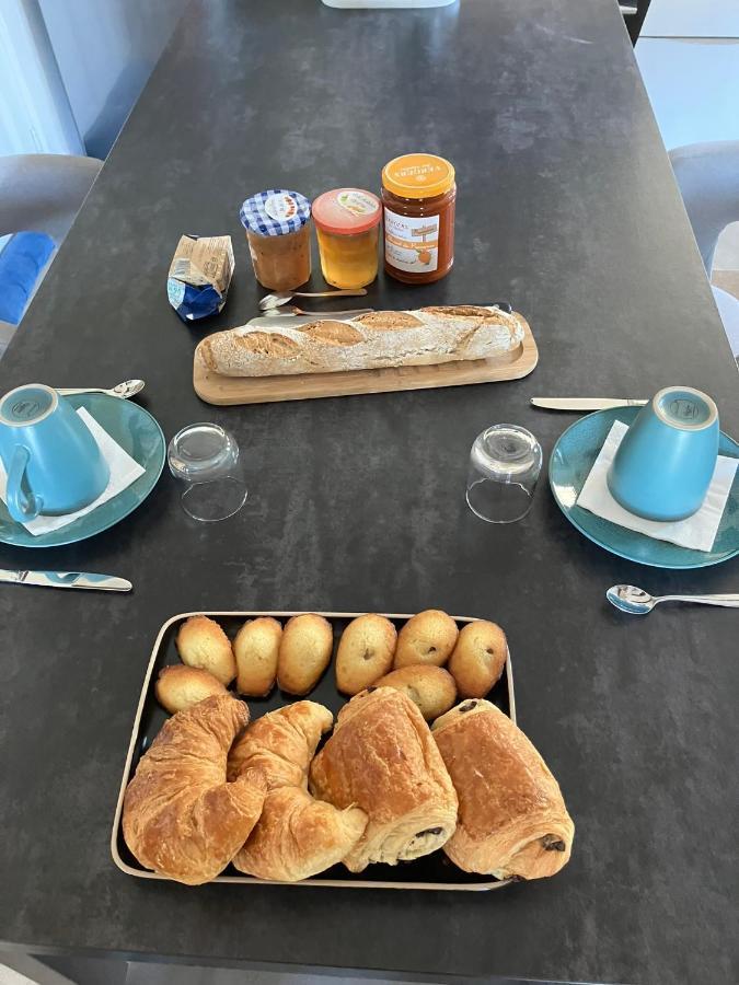Chambre Avec Petit-Dejeuner En Provence Luberon La Tour-d'Aigues Exterior photo